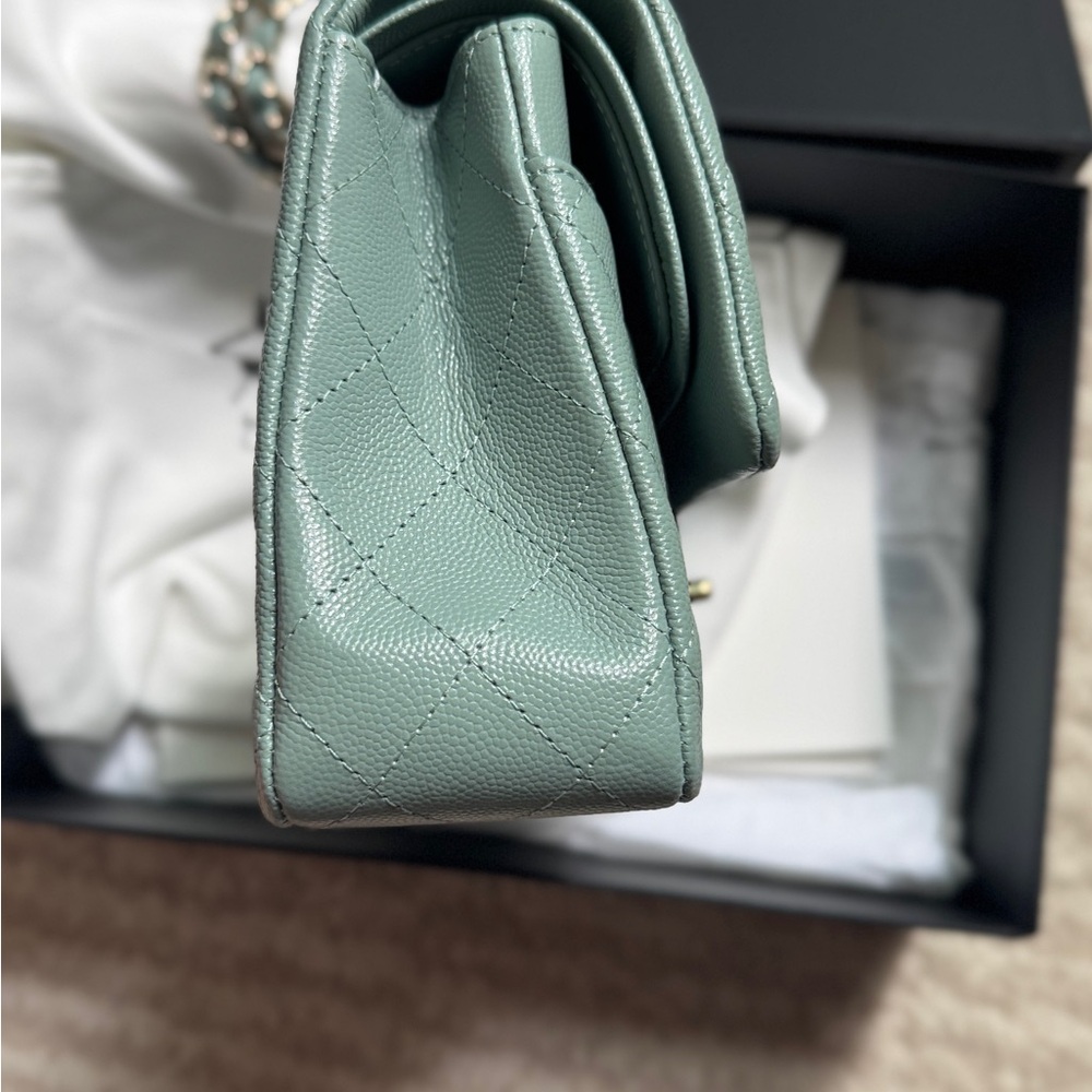 Chanel Green Quilted Shoulder Bag with Silver Hardware - Picture 4 of 15